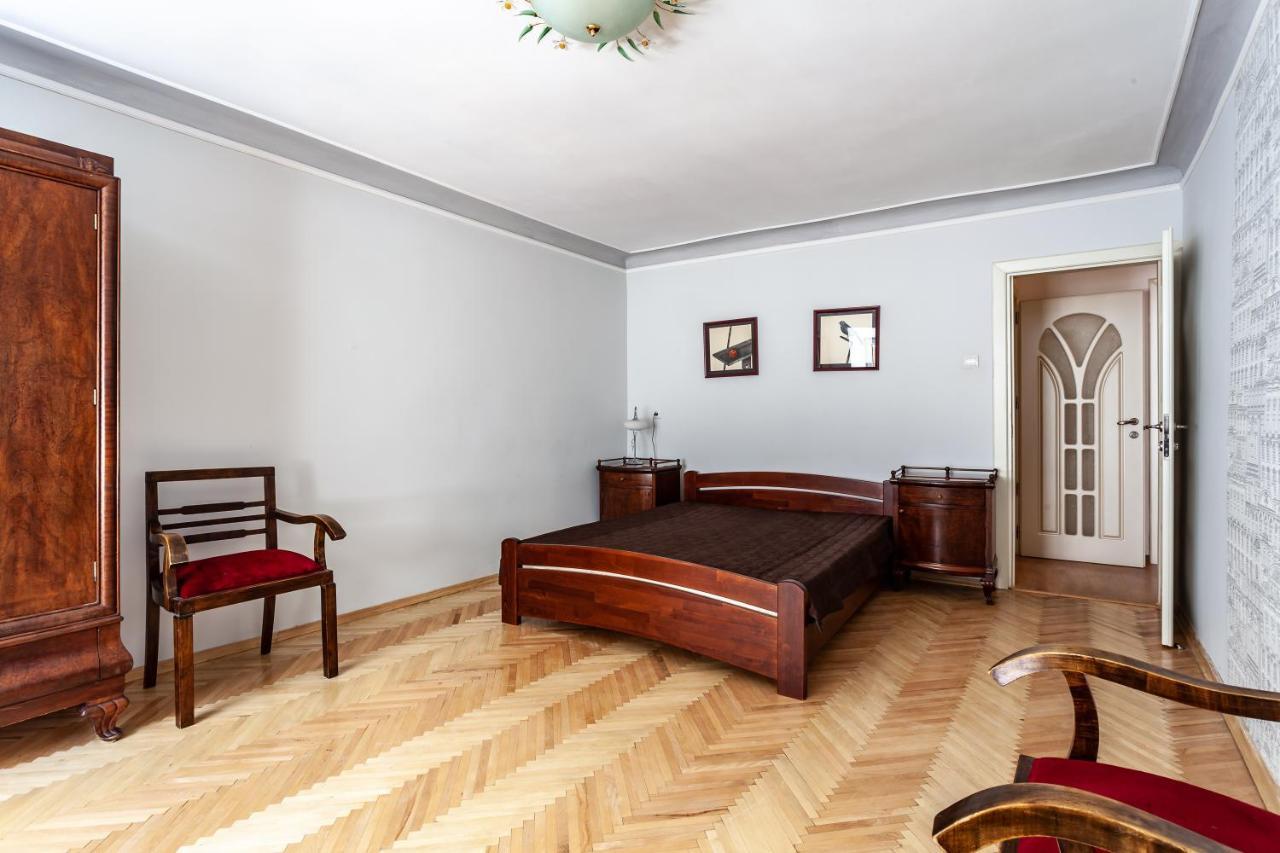 Four Bedrooms Apartment In The Heart Of Lviv Luaran gambar