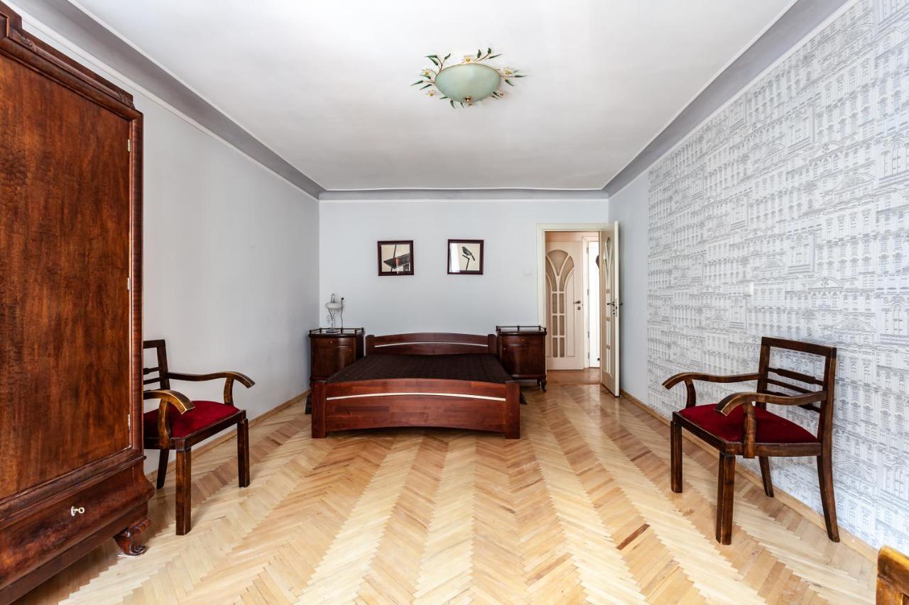 Four Bedrooms Apartment In The Heart Of Lviv Luaran gambar