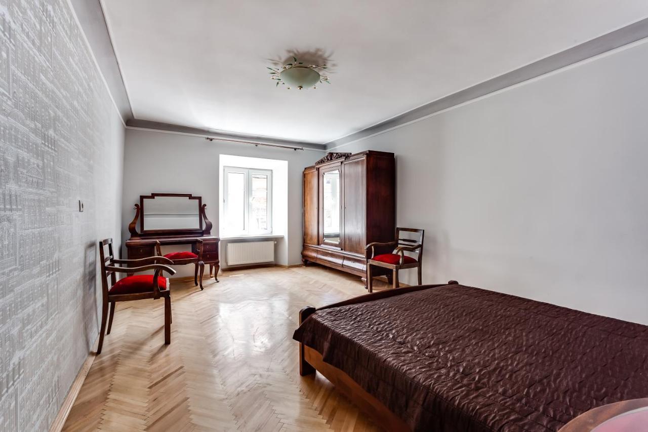 Four Bedrooms Apartment In The Heart Of Lviv Luaran gambar